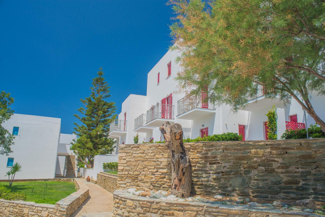 Ξενοδοχείο με διαμερίσματα Ostria & Γαύριο