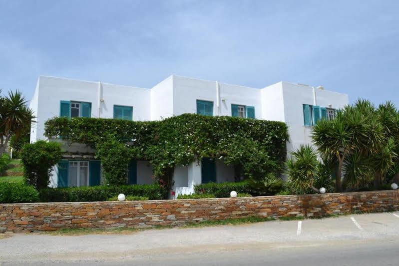 Ξενοδοχείο με διαμερίσματα Ostria & Γαύριο